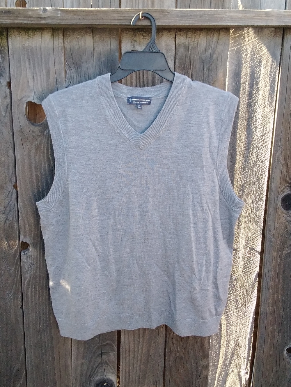 Hart Schaffner Marx Extra Fine Merino Wool Men's Light Gray V-Neck Sweater Vest